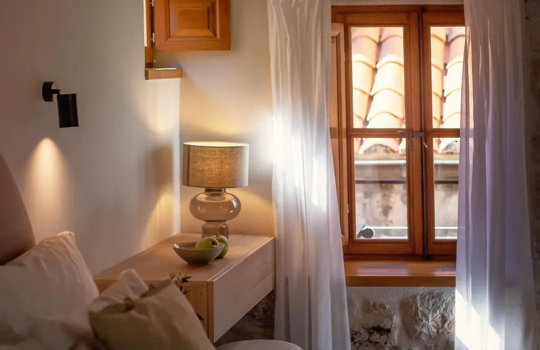 Old Town Olive Luxury Room For 3-1