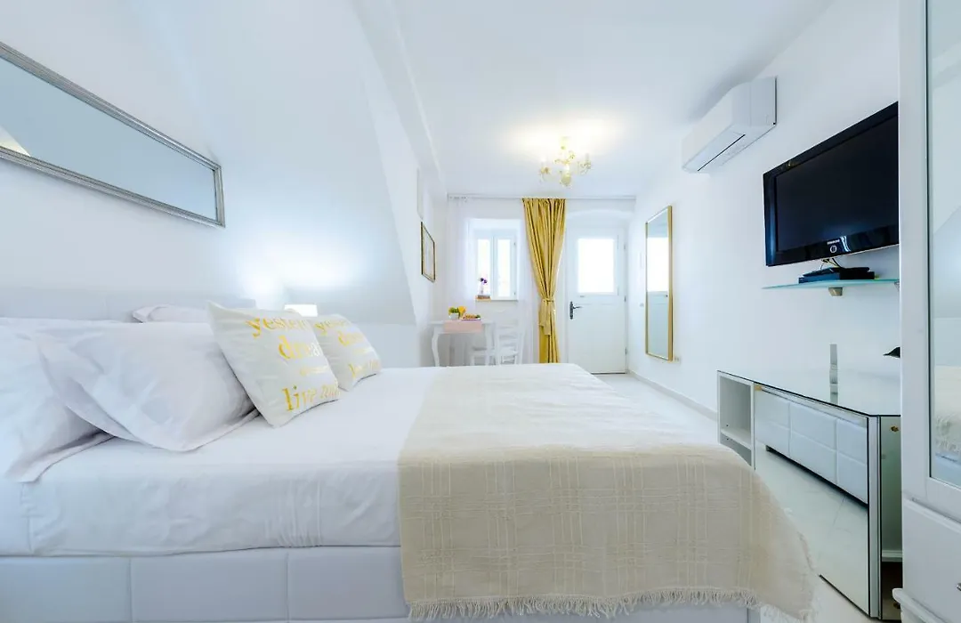 San Lorenzo Deluxe Room With Balcony-1